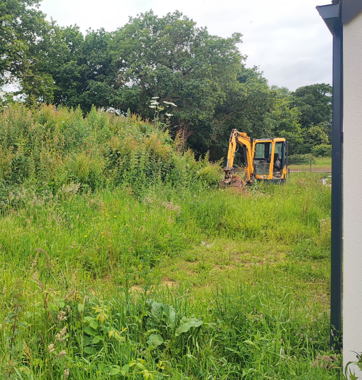 évacuation des terres, nivellement terrain, création d'une terrasse en béton
